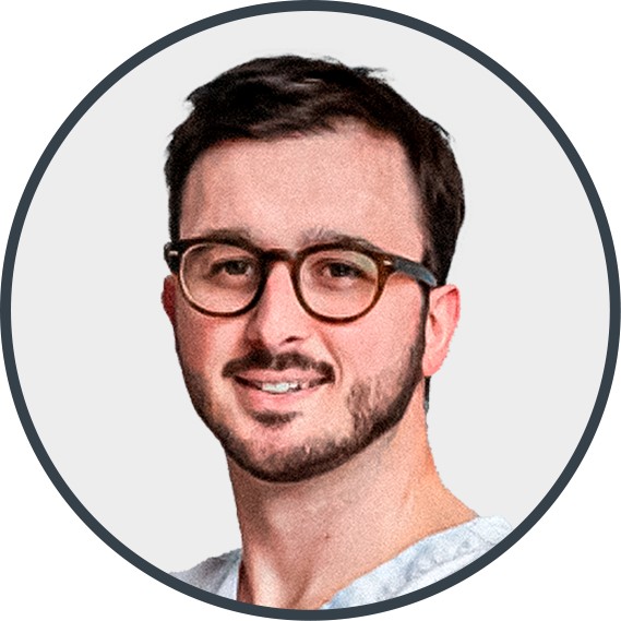 Dr. Matías Junge Hess 