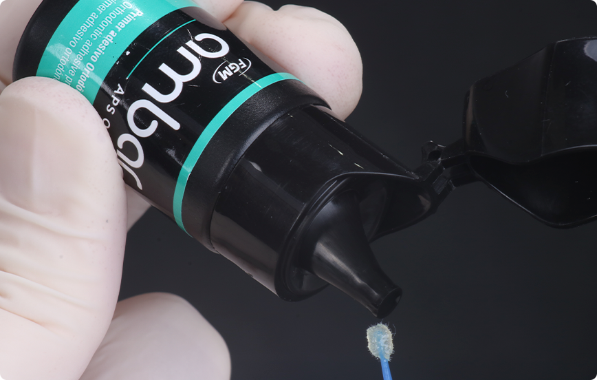 4 | Primer adesivo Ambar APS Ortho, para adesão ágil e segura do compósito para attachments.