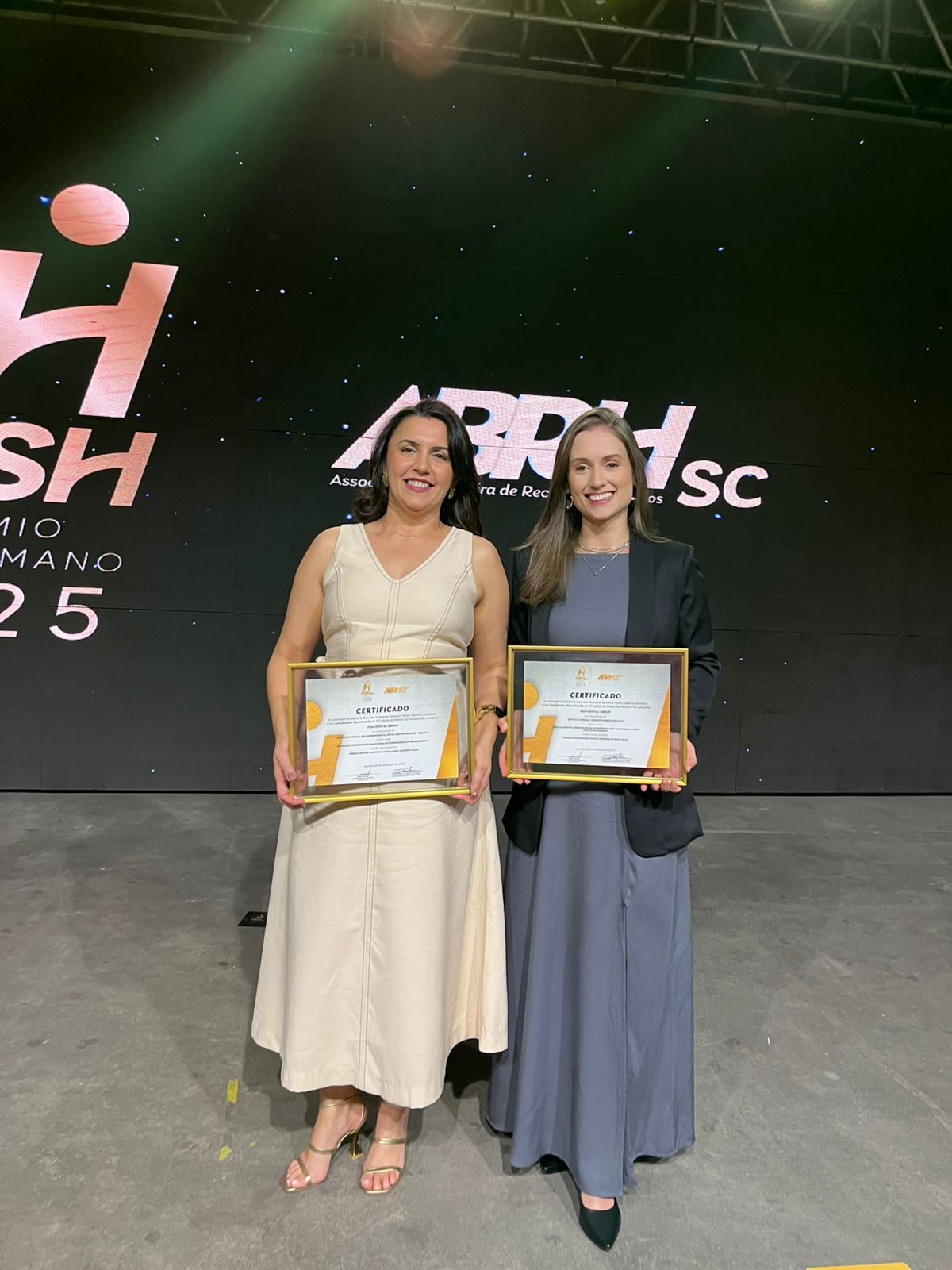 Foto Premiacao PSH 2025 2 - FGM Dental Group é reconhecida no Prêmio Ser Humano da ABRH/SC Foto Premiacao PSH 2025 2 - FGM Dental Group é reconhecida no Prêmio Ser Humano da ABRH/SC