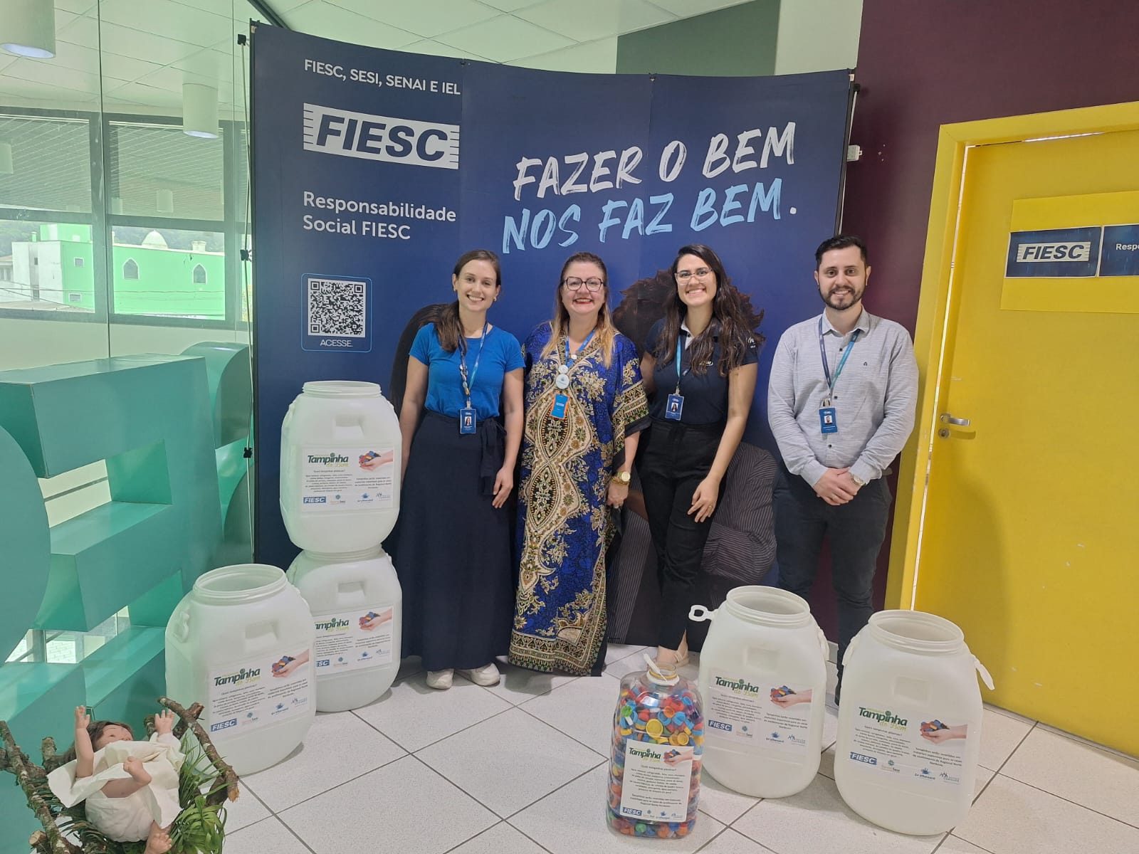 Foto entrega tampinhas 3 - FGM Dental Group reforça compromisso socioambiental com entrega de tampinhas plásticas ao projeto "Novos Caminhos" Foto entrega tampinhas 3 - FGM Dental Group reforça compromisso socioambiental com entrega de tampinhas plásticas ao projeto "Novos Caminhos"