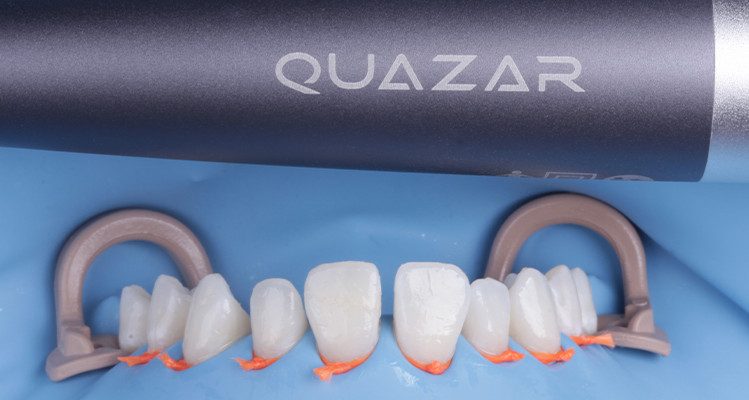 25A e 25B | Fotopolimerização do adesivo com fotopolimerizador Quazar